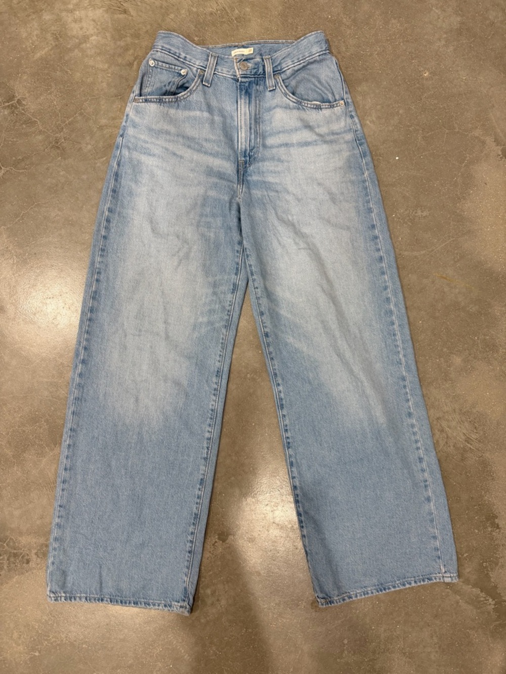 Levi's Light Blue 
Wide-Leg 
cinch-waist 
High-Rise Jeans